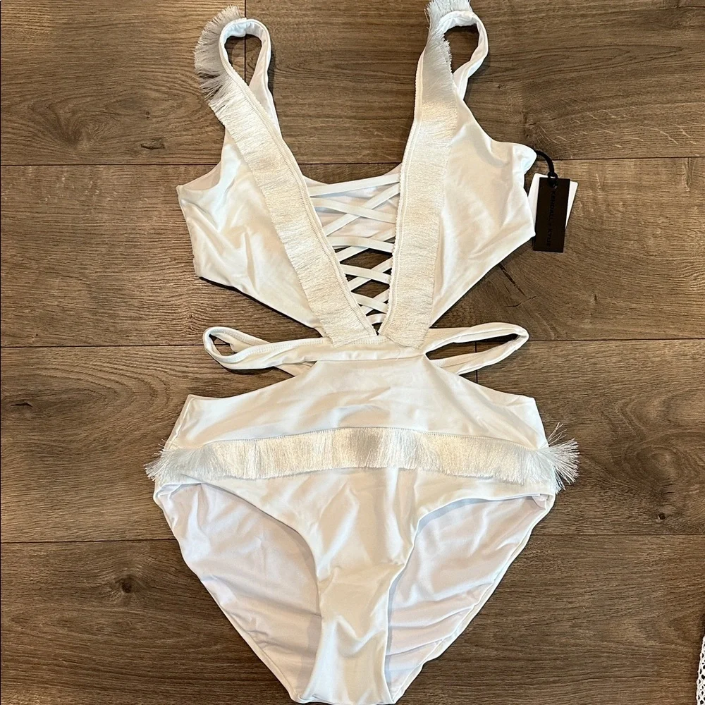 Kendall & Kylie swimsuit with matching skirt coverup - Picture 2 of 11
